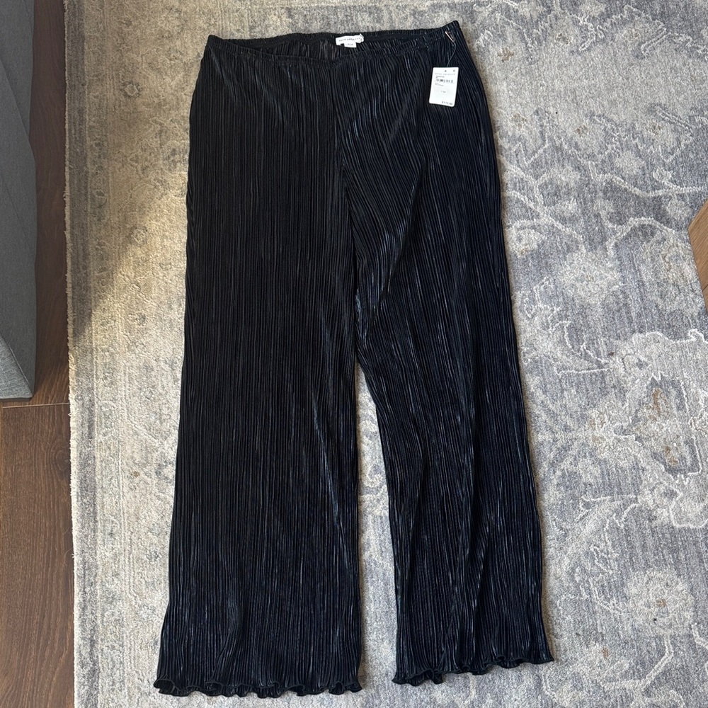 Good American Black Pleated Shimmer Pants